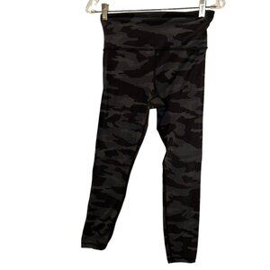 athleta black gray camouflage elation camo 7/9 tight spandex capri pants…